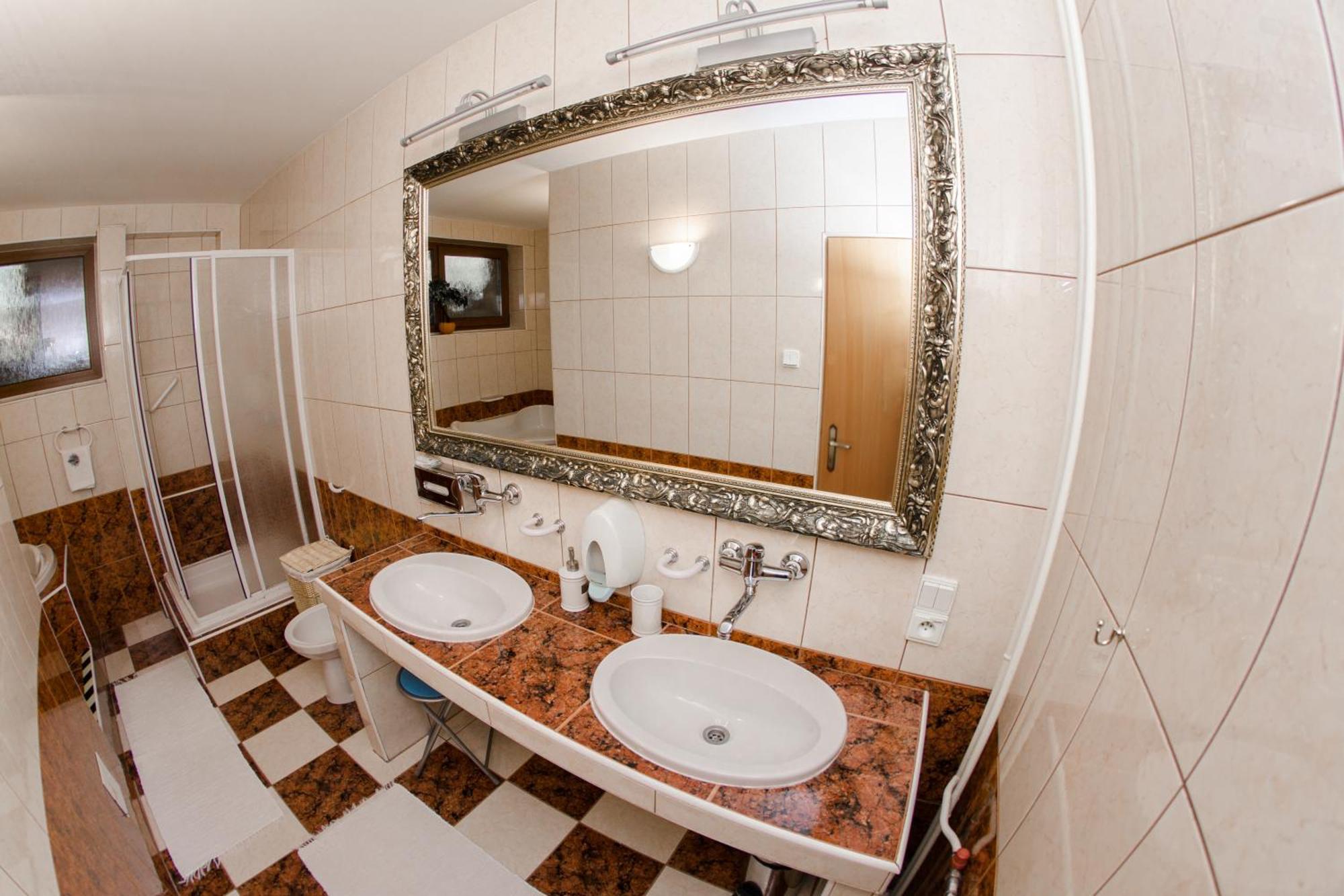 Hotel Sachticka بانْشكا بيشتريتْسا المظهر الخارجي الصورة